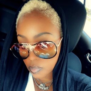 Meet your Posher, Che'ree